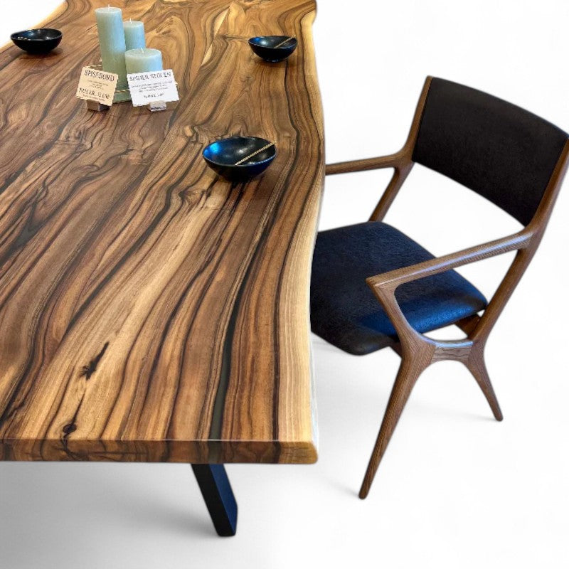 PLANKEBORD | FRANSK VALNØD MED EPOXY | 250CM X 100CM