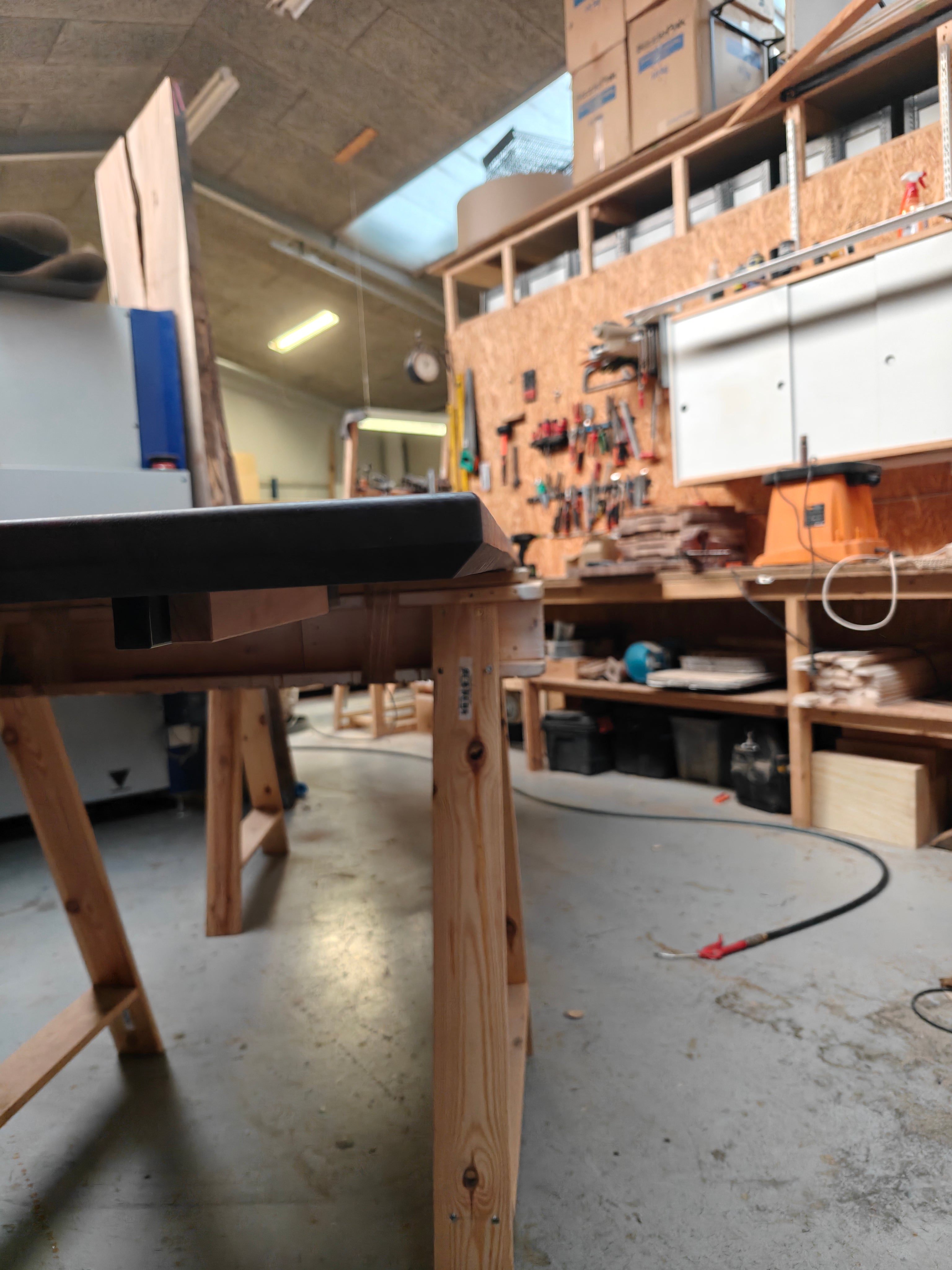 PLANKEBORD | KAUKASISK VALNØD MED NATURKANT | 250CM +50 X 95CM