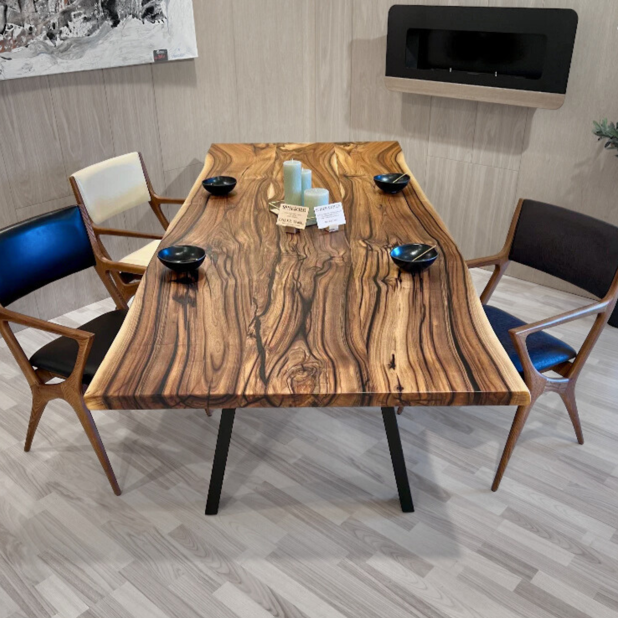 PLANKEBORD | FRANSK VALNØD MED EPOXY | 250CM X 100CM